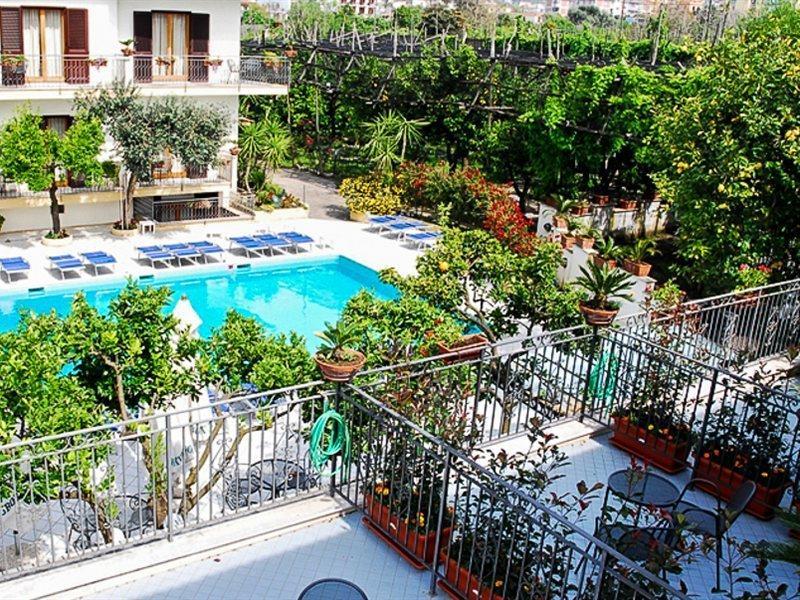 Hotel Florida Сорренто Экстерьер фото